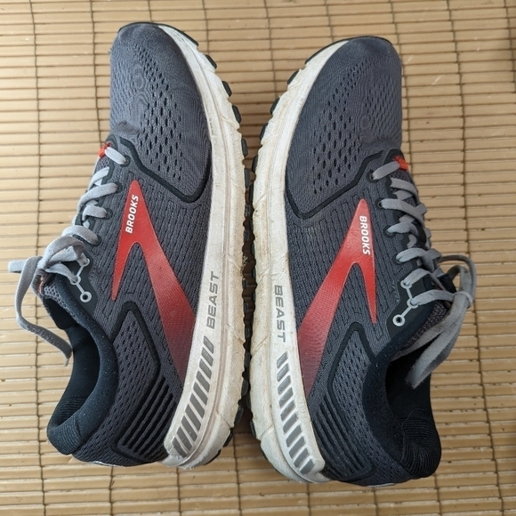 Brooks Beast 20 Mens 11.5D Shoes Sneakers Gray Red Running Walking NEW INSOLES main image 7